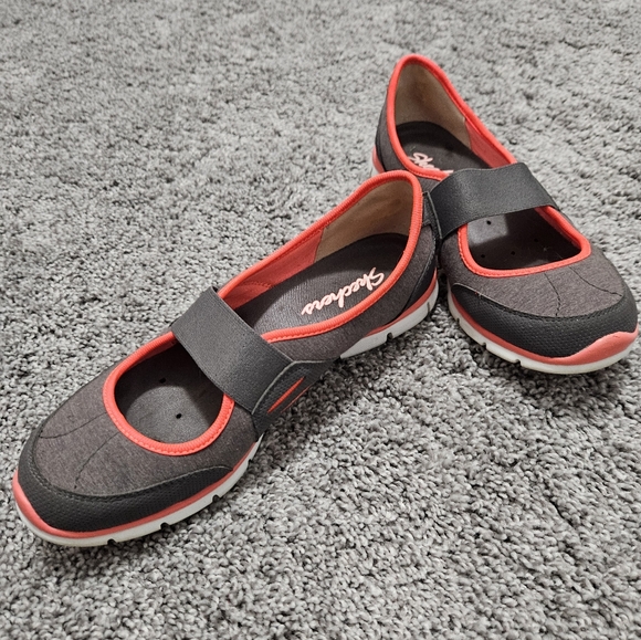 Sketchers Slip On Women's Shoes 👞 - Picture 2 of 6